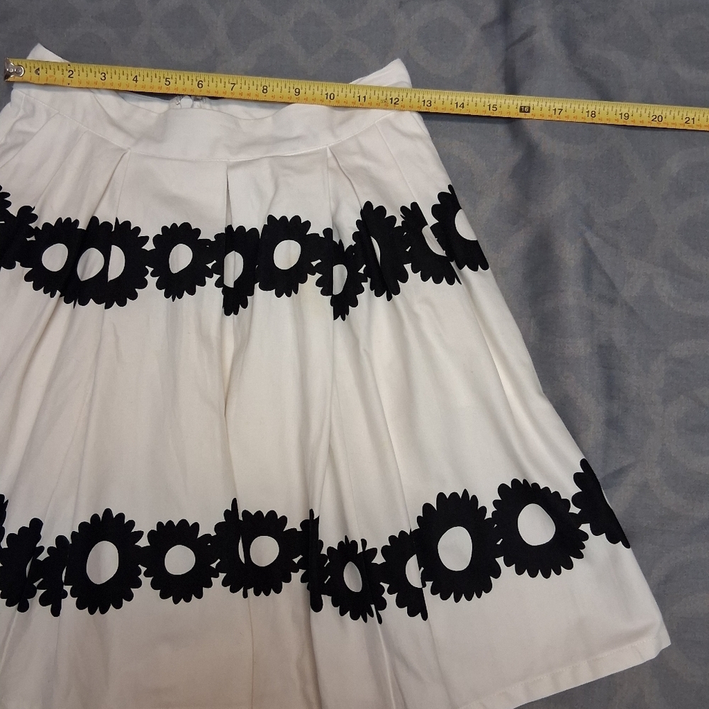 Anthropologia Whit Two Elegant Black and White Floral A-Line Skirt Size 4p - Picture 7 of 17